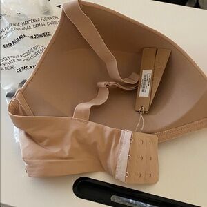 NWT SKIMS Wireless Form T-shirt Demi Bra - Mica 40DD
